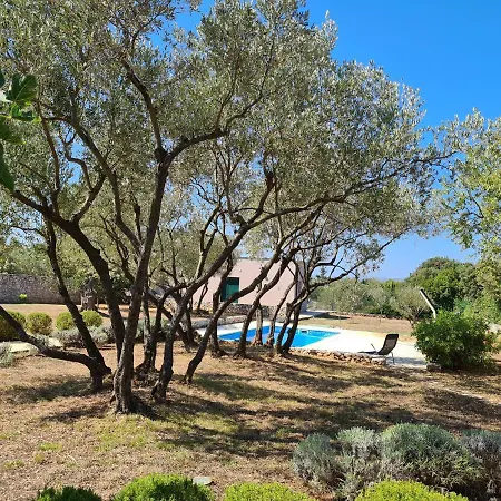 וילה Stone House