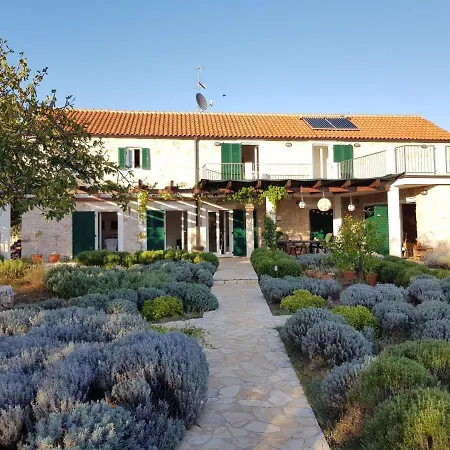 Stone House אוגייאן